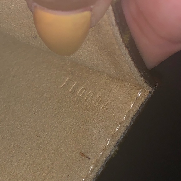 Louis Vuitton Florentine - Picture 7 of 8